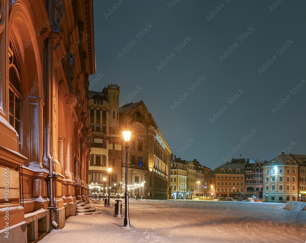 Fototapeta premium Night view of Dome Cathedral Square in Riga with Christmas lights