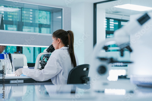 Принти на полотні Cellular biologist analyzing morphological cell structures via high-resolution optical microscopy