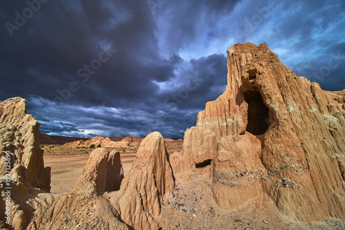 Tableau sur toile Cathedral Gorge State Park Rock Formations Cave and Dramatic Storm Clouds Nevada
