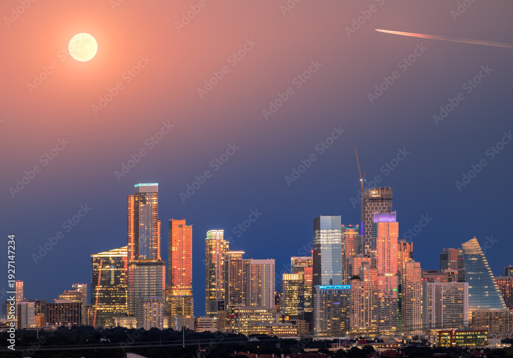 Fototapeta premium Full Moon over the Austin, Texas