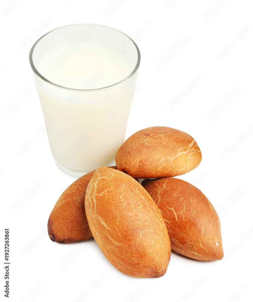 Obraz premium Delicious homemade patties and glass of milk isolated on white