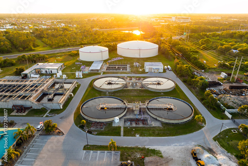 Cuadro en lienzo City water cleaning facility at wastewater treatment factory