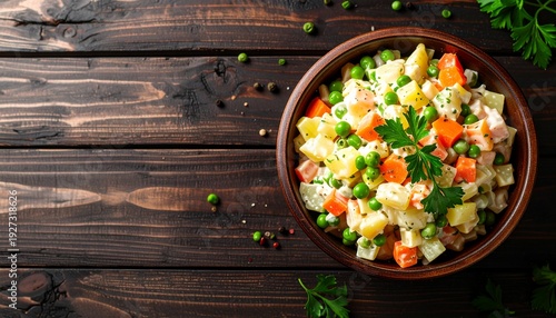 Wallpaper Mural Olivier Salat auf rustikalem Holz mit großzügigem Copyspace Torontodigital.ca