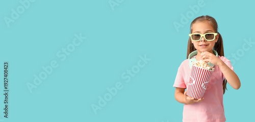 Happy girl in 3d glasses, w...