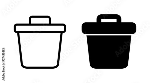 Trash icon set vector. trash can icon. delete sign and symbol.