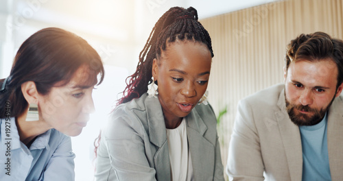 Quadro su tela Planning, discussion or business people with meeting in office, collaboration or budget problem solving