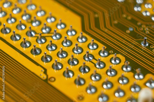 Electronic printed circuit board with substrate connections