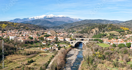 Panorama de Céret et du tech dans les pyrénées orientales en région occitanie (66400) France	