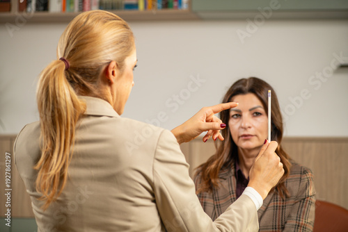 Bilateral eye movement induced by pen guidance in EMDR therapy. Emphasizes visual tracking accuracy and therapeutic rhythm.