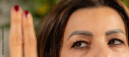 Visual stimulation using therapist fingers during EMDR to guide eye movements. Shows structured pacing and focused therapeutic delivery.