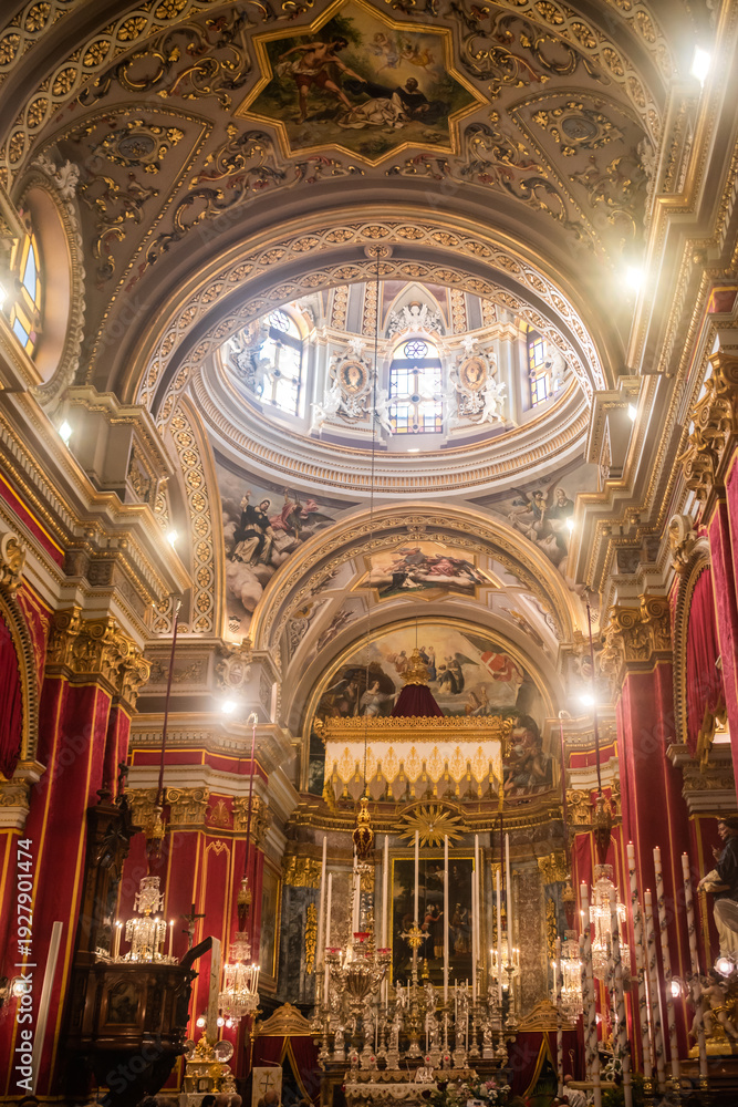 Obraz premium Decoration of the Basilica of St. Dominic with the main altar and dome, Valletta MALTA