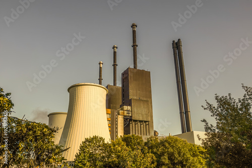Wärmekraftwerk mit Kühltürmen in Berlin
