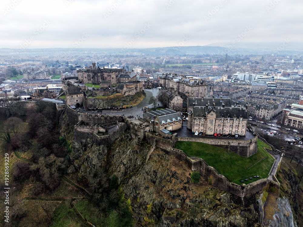 Fototapeta premium Drone shot of Edinburgh Castle in Edinburgh, Scotland, United Kingdom