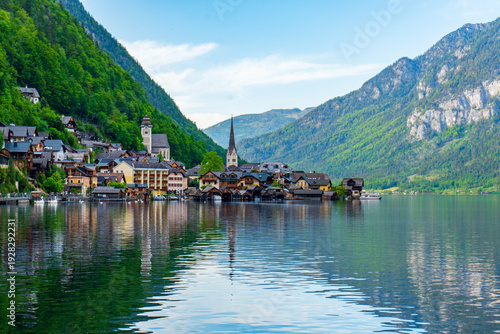 miasto n ad jeziorem