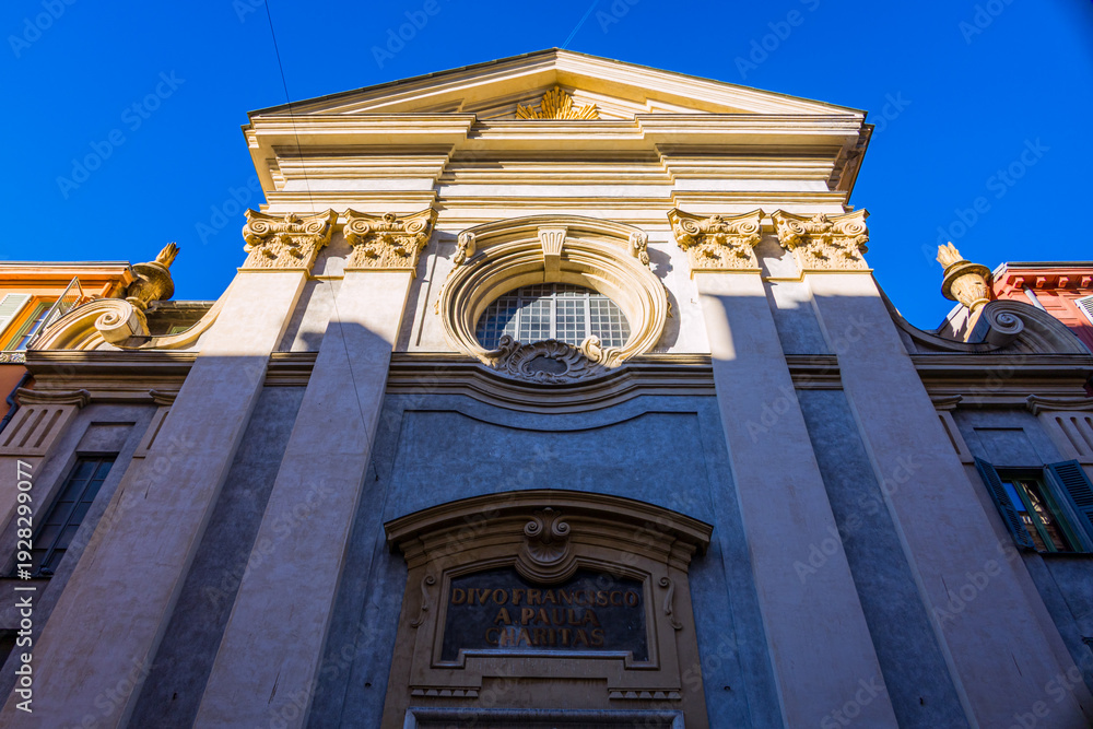 Fototapeta premium Église Saint-François-de-Paule de Nice sur la Côte d'Azur en France