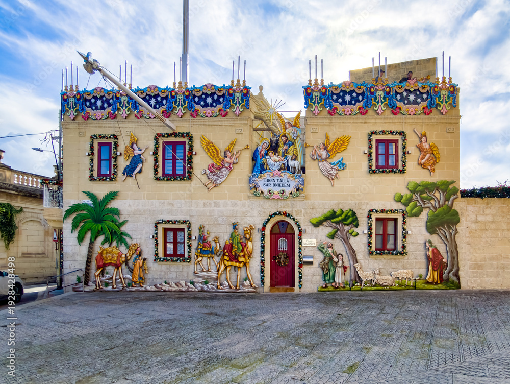 Obraz premium Lija, Malta, December 12. 2025 – Casa Belvedere - festively decorated facade with nativity scene and Christmas decoration in the old town of Lija