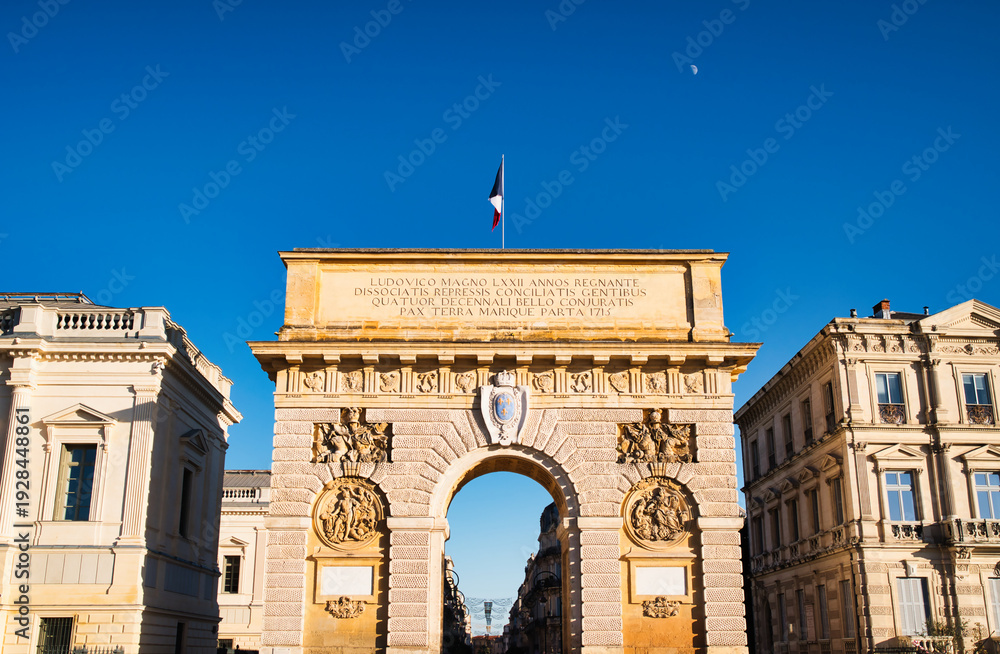 Obraz premium Porte du Peyrou, also known as the Arc de Triomphe of Montpellier in France. And the French flag flying.