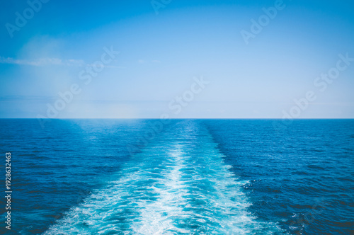 Foto Ship Wake in the Ocean