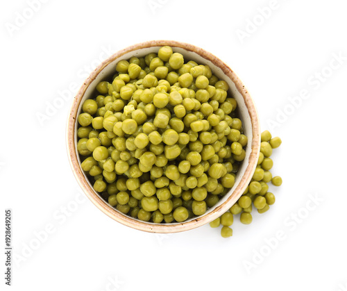 Bowl with green peas isolat...