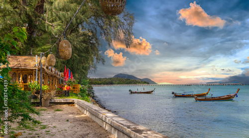 Fotografi Colourful Skies Sunset over Rawai Beach in Phuket island Thailand