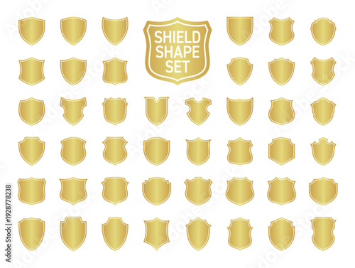 ゴールドの盾エンブレム・シェイプ素材セット 豪華な金色の紋章アイコン