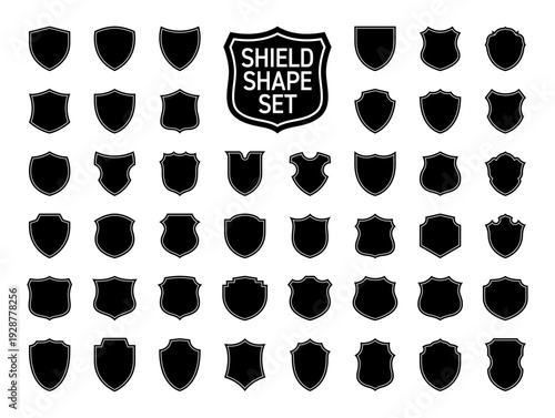 黒の盾エンブレム・シェイプ素材セット シックなシルエットの紋章アイコン