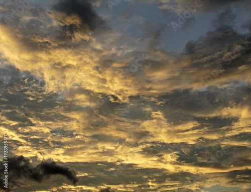 Photos taken in the afternoon when the sun is about to set look very beautiful.