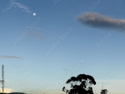 The photo was taken in the afternoon when the sun was about to rise, showing a very beautiful fragment of the moon.
