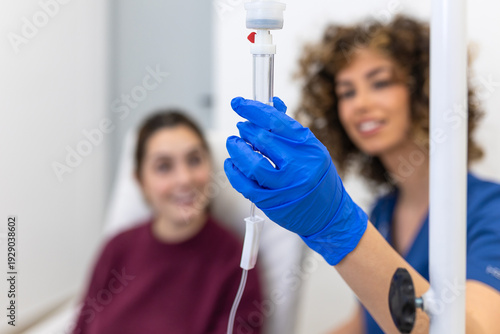 Tableau sur toile Close Up of Doctor Hand Adjusting IV Drip, Medical Procedure, Healthcare Concept