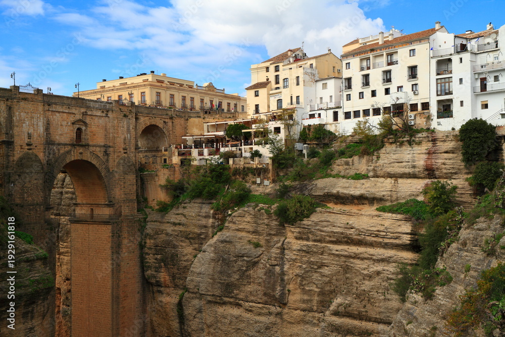 Obraz premium White Cliffside Houses and Balconies in Ronda