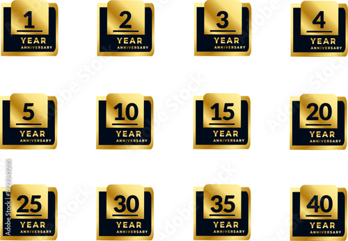 高級感のあるゴールド＆ブラック配色の周年記念バッジセット｜1周年から40周年まで対応したラグジュアリーアニバーサリーラベル・記念ロゴ・ビジネスイベント装飾用ベクター素材集