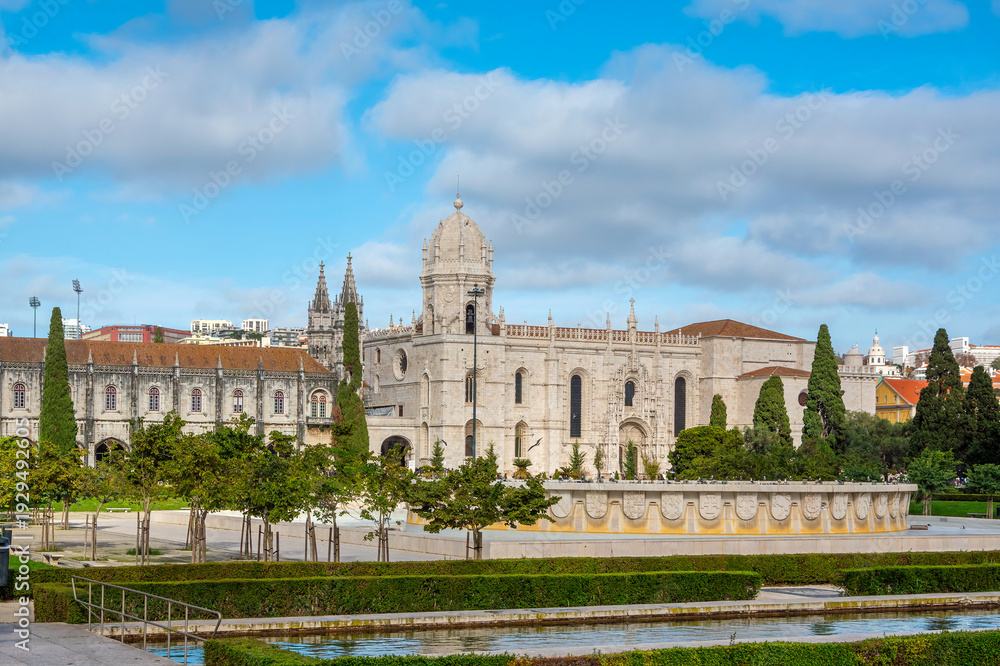 Fototapeta premium Jeronimos Monastery and Garden Fountain in Belem, Lisbon, Portugal