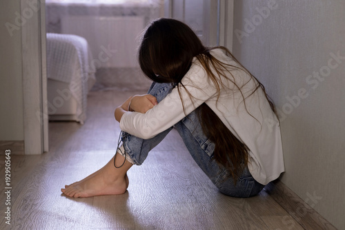 Obraz na plátne Unhappy, upset teenage girl
