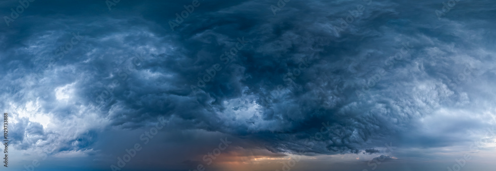 Fototapeta premium Dramatic Storm Cloudscape Over Horizon With Dark Thunderclouds And Sunset Glow