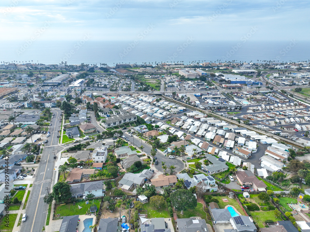 Naklejka premium Aerial view of houses in the valley of Oceanside town in San Diego, California. USA.