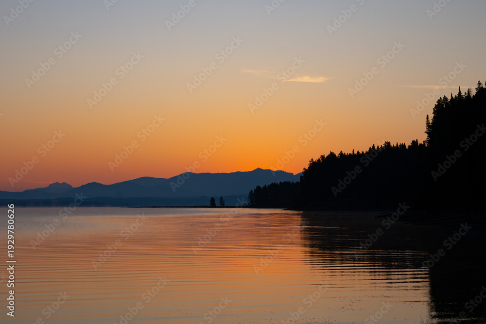 Fototapeta premium Sunrise over a beautiful lake in Yellowstone National Park 