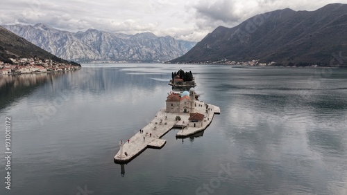 Foto Saint George Island with Benedictine monastery in Montenegro