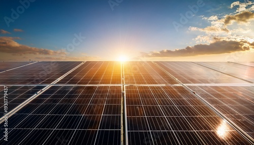 umweltfreundliche solarenergie gewonnen durch industrielle photovoltaik anlagen auf solarfeld mit strahlender sonne im hintergrund fur okonomischen strom der nachhaltig und ressourcenschonend fur die