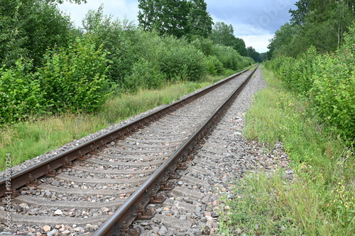 Eingleisige Bahnstrecke in Lettland