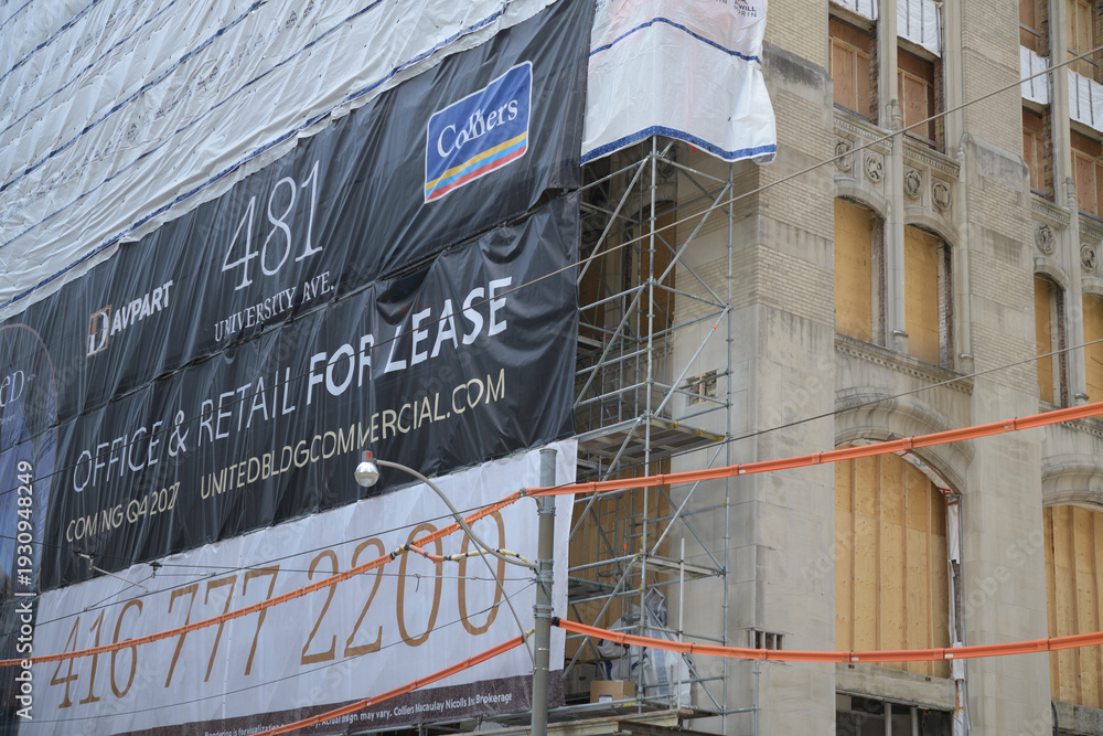 Obraz premium redevelopment of former Maclean-Hunter Publishing Co building, now The United Condos at 480 University Av incl banner for lease info, Toronto