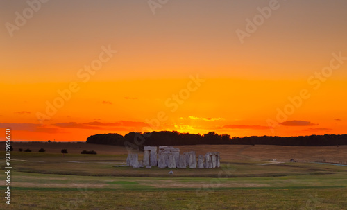 Canvastavla Stonehenge, Salisbury, UK, August 04, 2025; Stunning aerial view of the sunset a
