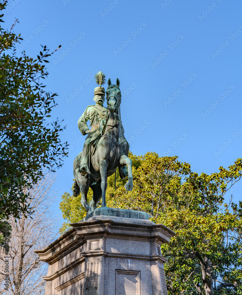 Fototapeta premium Equestrian statue in a park under a clear blue sky