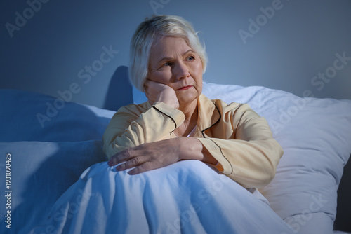 Foto Senior woman suffering from sleep deprivation in bedroom