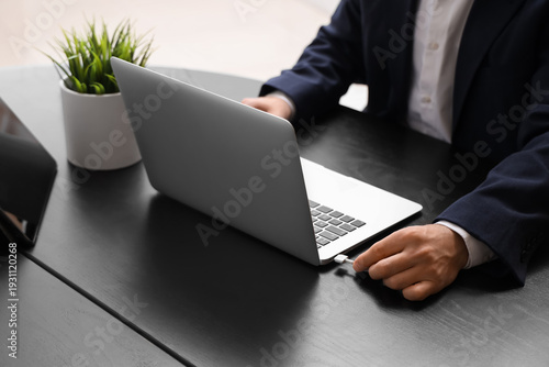 Businessman connecting char...