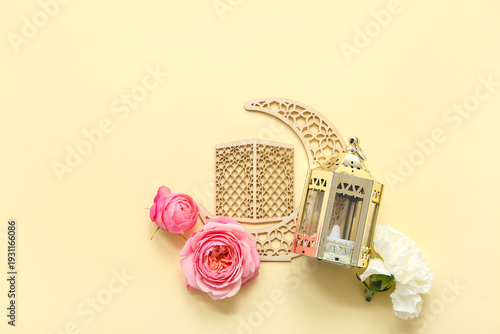 Fanoos with crescent and be...