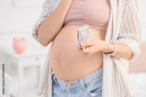 Young pregnant woman with m...