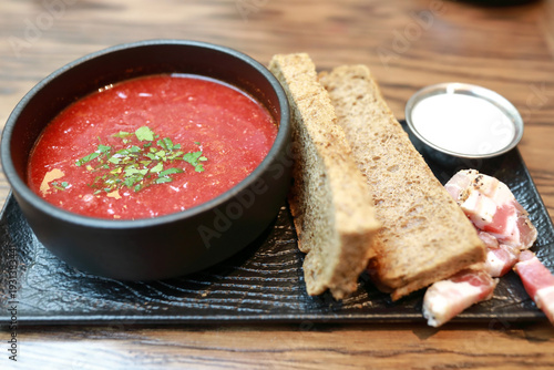 Photos Borsch with pumpernickel bread