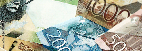 Fotografía Kenyan shilling paper banknotes pile on table