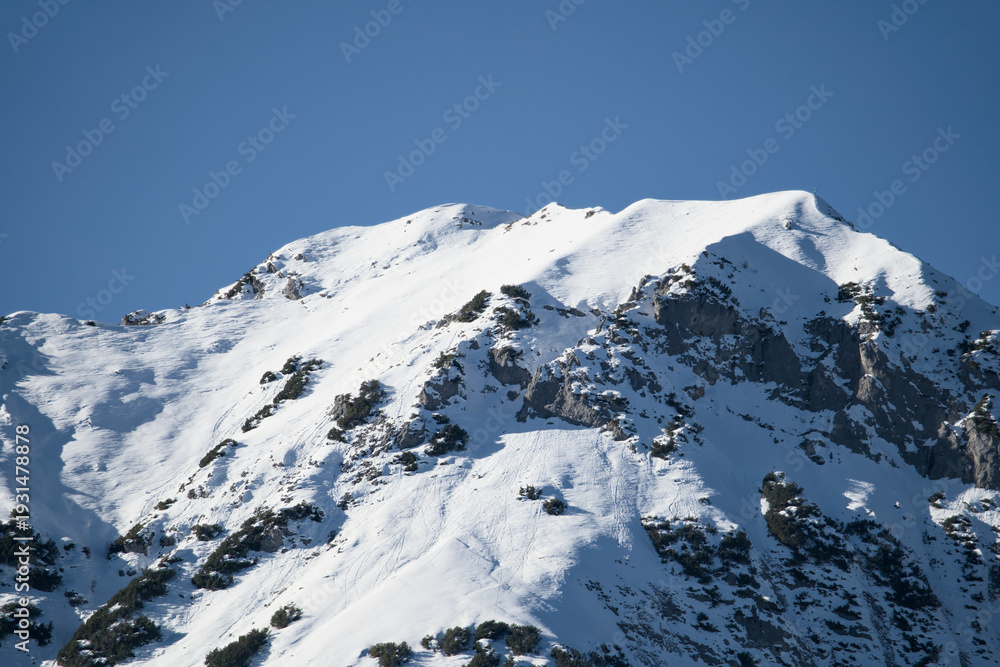 Obraz premium Snow covered Karwendel mountains Glowing in Winter Sunshine from Pertisau Achensee region.