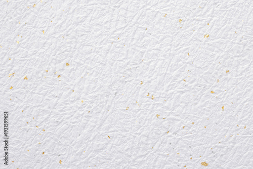 金銀振りの大礼紙の質感がある白い和風背景テクスチャ素材　White Daireishi washi paper texture with gold and silver leaf flakes
